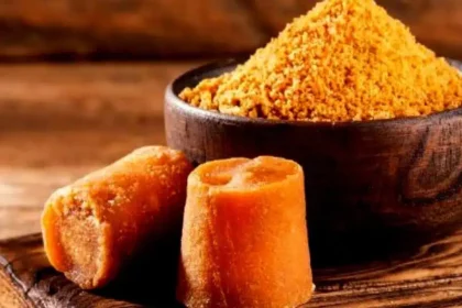 Regular intake of jaggery with stale mouth, lukewarm water, helps in making the body perfect along with blood pressure.