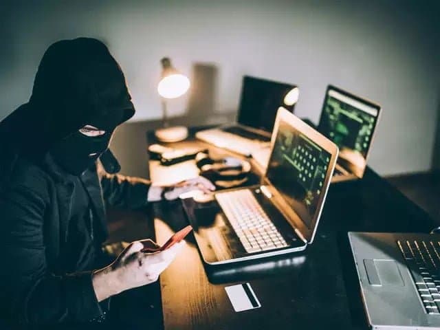 Cyber-​​fraud