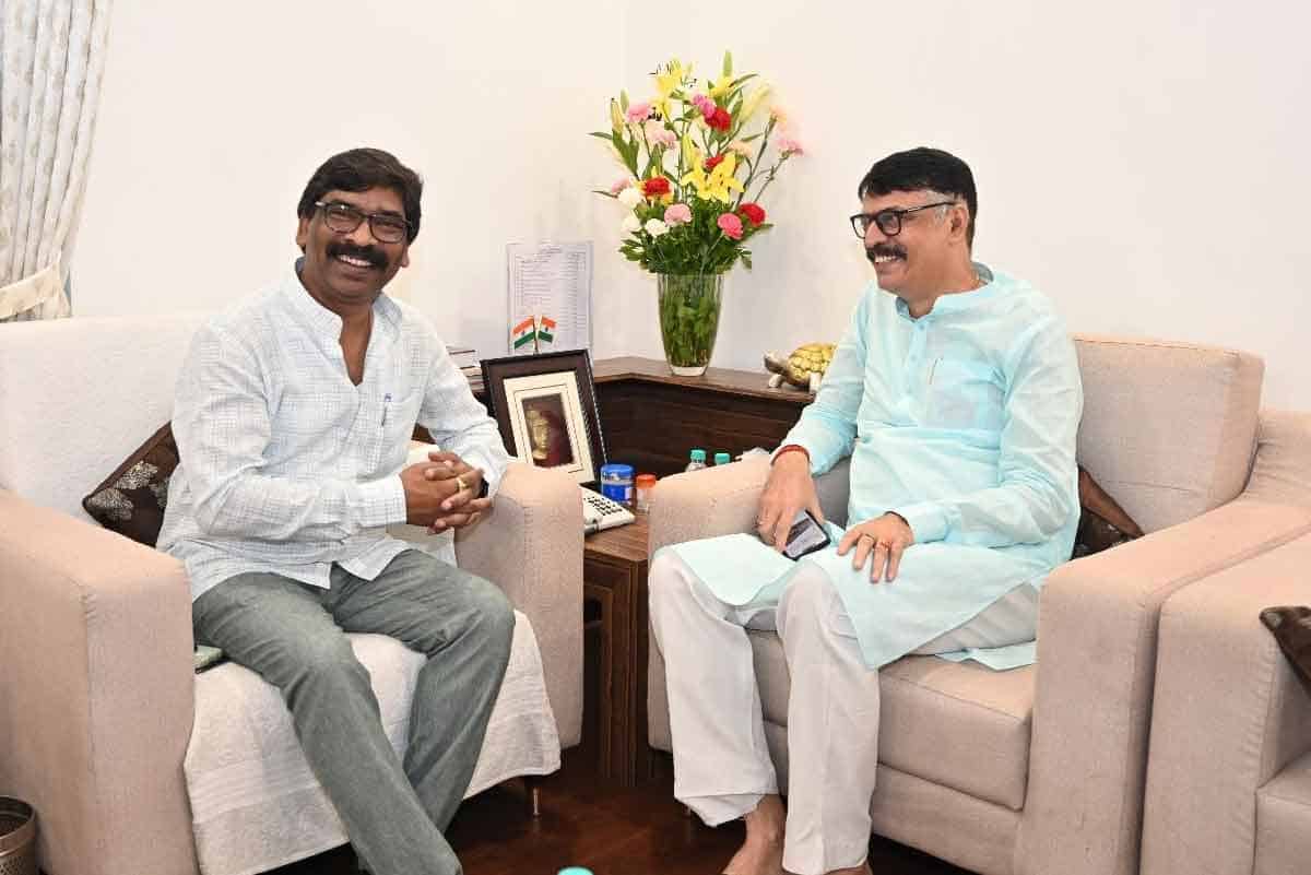 Chief Minister Hemant Soren met Congress state president Rajesh Thakur