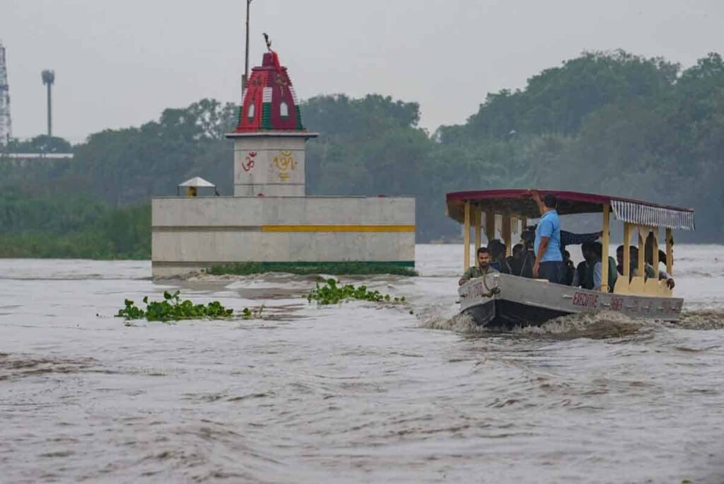 Delhi Yamuna in spate record of 45 years broken