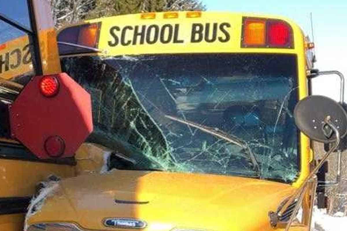 mount-carmel-school-bus-accident-in-ranchi-40-children-were-present-in-the-bus