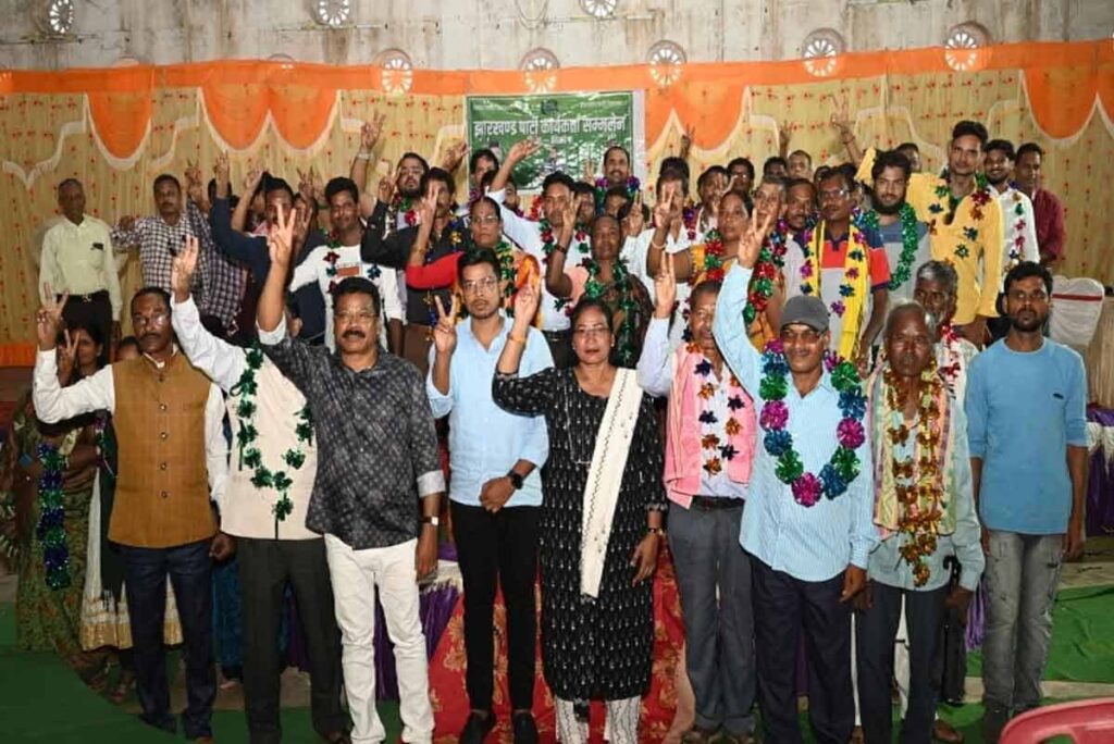 Simdega Hundreds of people took membership of Jharkhand party