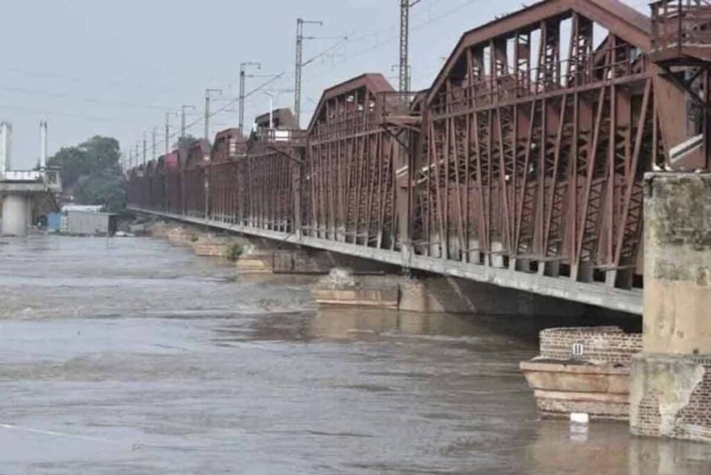 Yamuna Bridge Train movement temporarily suspended