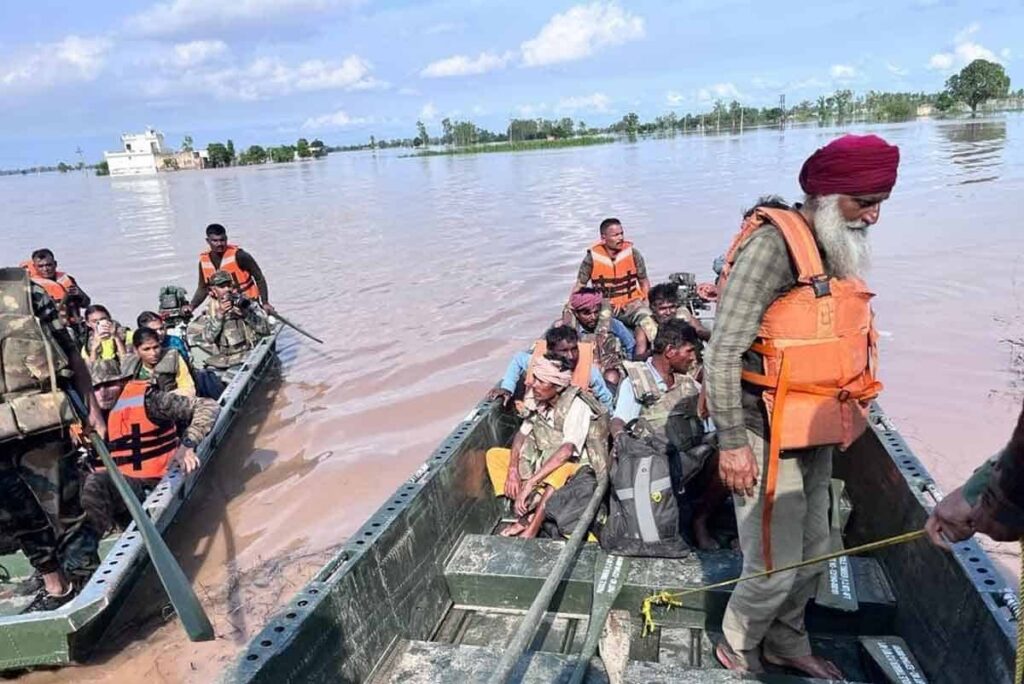 broken embankments of rivers njab Heavy devastation due to rain