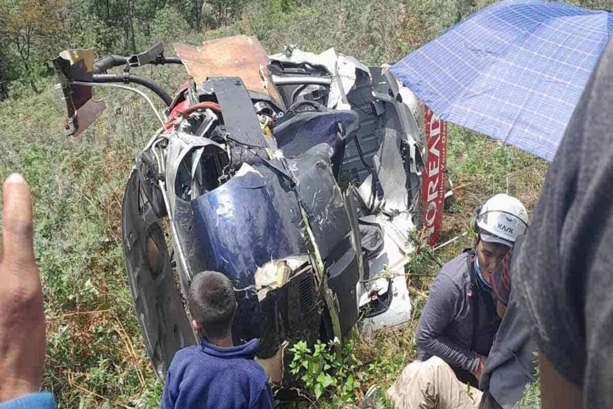 kathmandu-nepal-helicopter-crashed-near-mount-everest-6-including-pilot-died