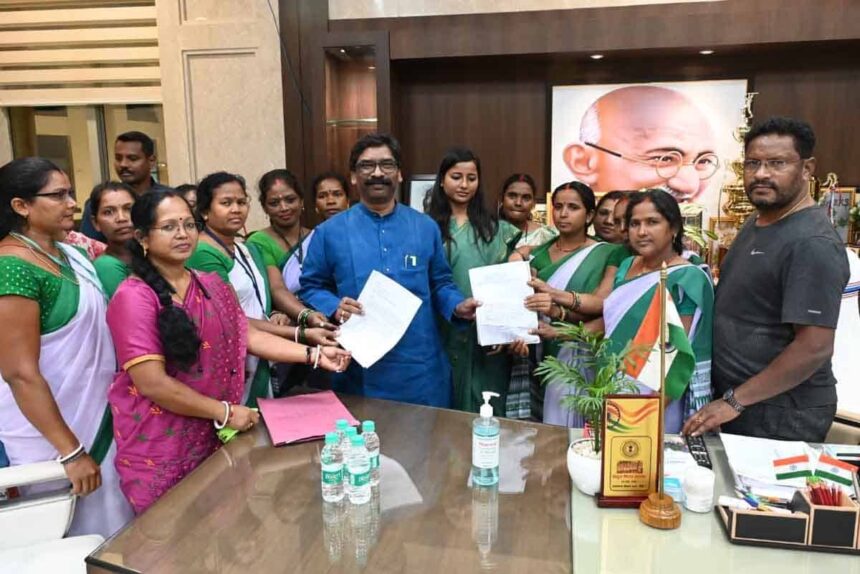 Delegation of Jharkhand State Health Service Association met Hemant Soren