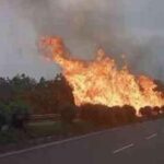 Jharkhand Suddenly oil tanker overturned on the road and fire started blazing