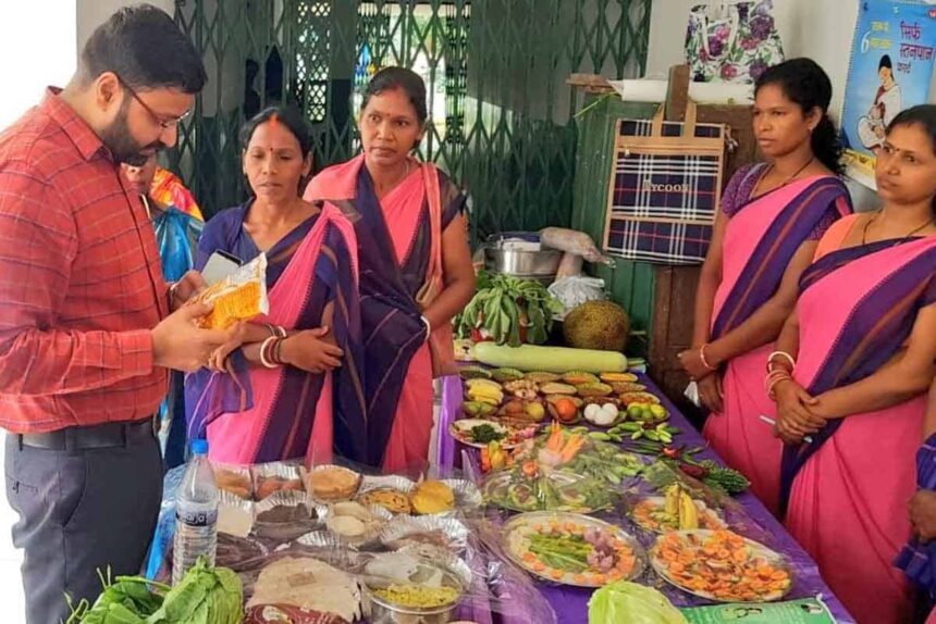 Khunti Adarsh ​​Girls High School, District level program organized under World Breastfeeding Week