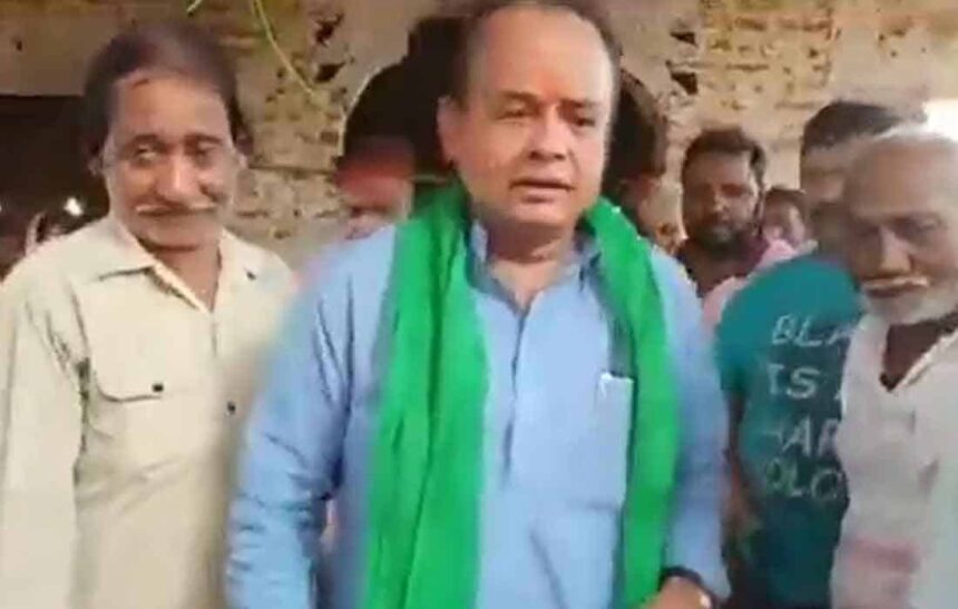 Tweeting a video of Irfan Ansari, wrote- Some innocent Hindus called Congress MLA Irfan Ansari to the temple and applied Tilak to him.