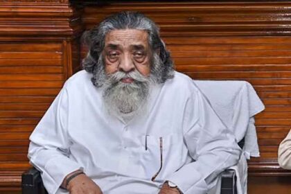 JMM supremo Shibu Soren's health suddenly deteriorated in Delhi.