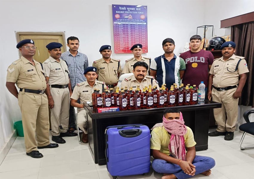 Arrested a Man with Liquor at Ranchi Railway Station