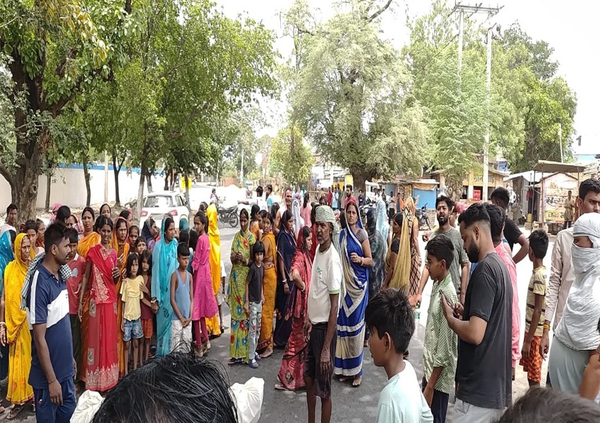 Villagers Blocked the Road with Dead Body