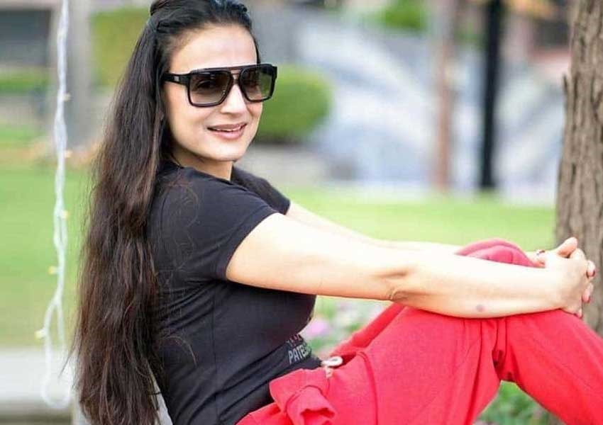 Ameesha Patel paid the Second installment of Check Bounce