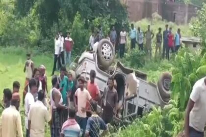 Bolero Crushed a Family Standing on the Roadside