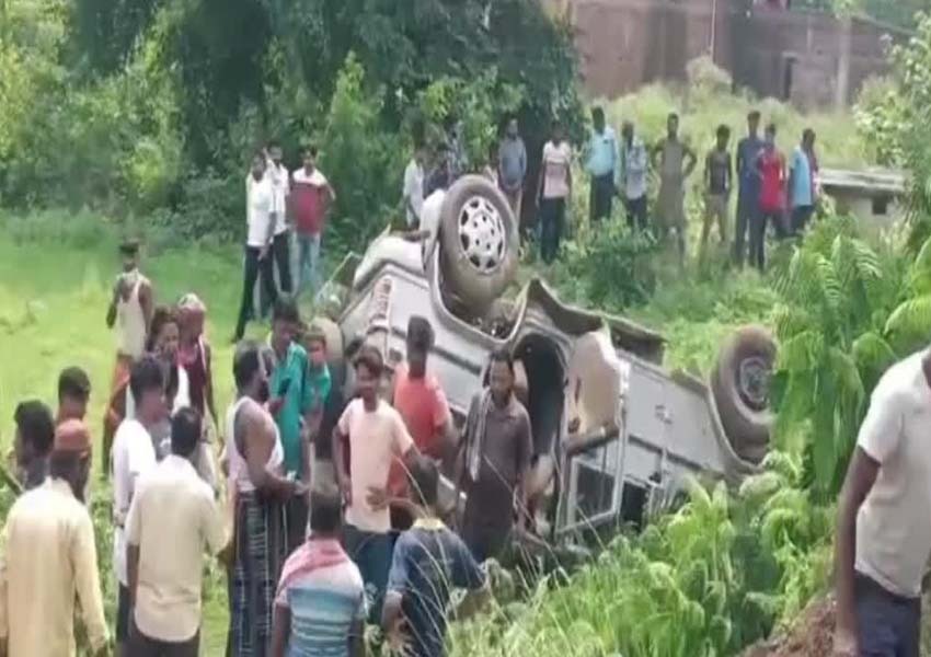 Bolero Crushed a Family Standing on the Roadside