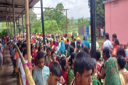 Crowd of devotees gathered at Baba Amreshwar Dham