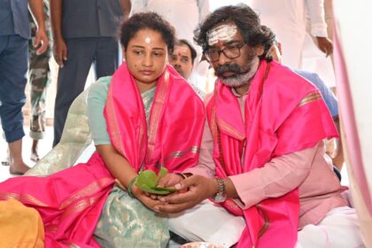 Hemant Soren Prayers at Baba Baidyanath temple