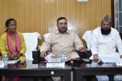 Hidayatullah Khan held a meeting