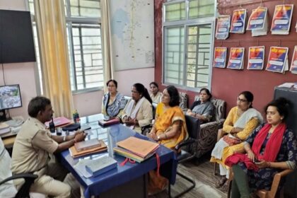 Mahila BJP Delegation met Gonda police station in-Charge