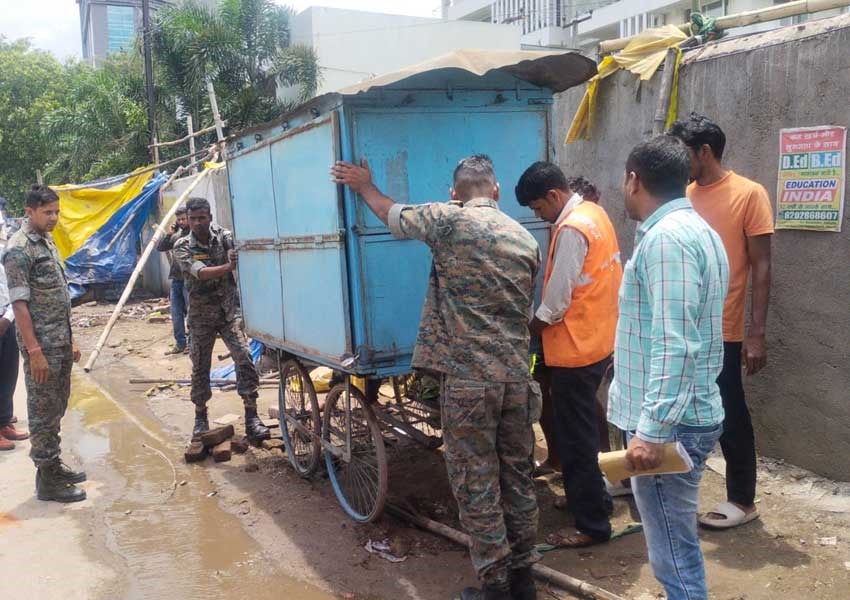 Ranchi Municipal Corporation's enforcement team Seized Shops