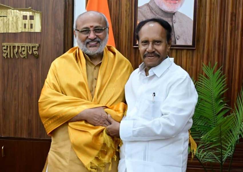 Sabha MP M Thambidurai meets the Governor