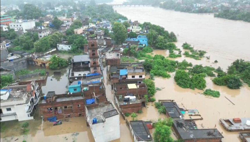 Water entered Hundreds of houses in Ramgarh