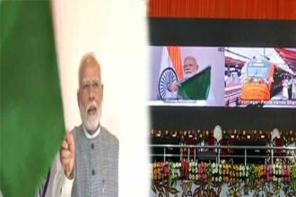 pm-Modi flags off