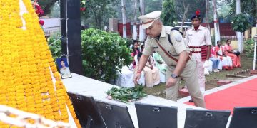 Policemen Paid Tribute