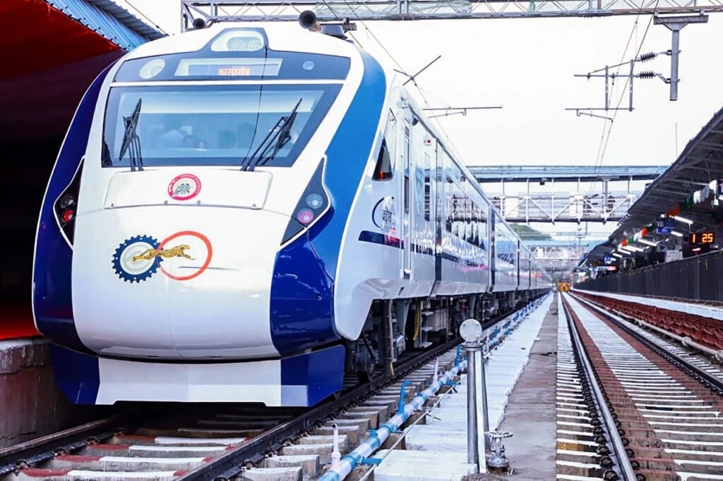 Rourkela-Puri Vande Bharat train pelted with stones, glass of one coach broken, passengers panicked