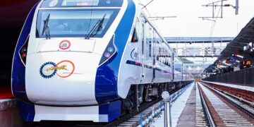 Rourkela-Puri Vande Bharat train pelted with stones, glass of one coach broken, passengers panicked