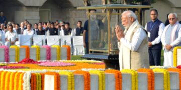 PM Modi visited Raj Ghat and paid floral tribute to Mahatma Gandhi