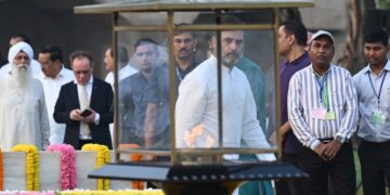 Rahul Gandhi reached Rajghat on Gandhi Jayanti, offered floral tribute at the samadhi of Mahatma Gandhi