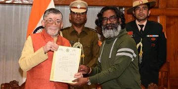 Hemant Soren Presented Claim to form government