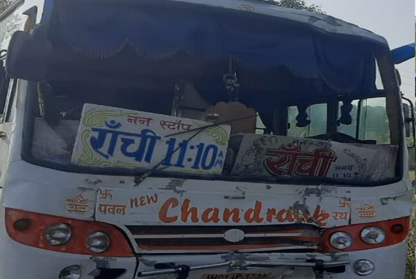 Passenger Bus and Truck Collide in Khunti