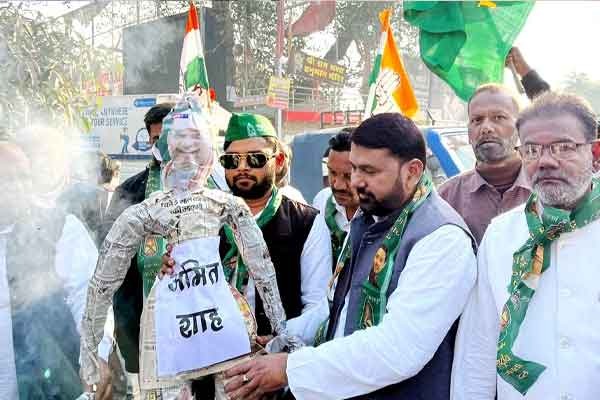 leaders burnt Amit Shah's effigy