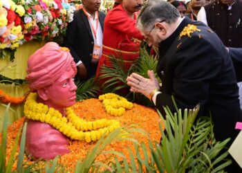 Governor and Chief Minister paid tribute