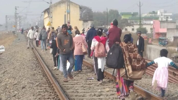 Crack in Koel River Bridge